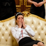 A Foltok alatt rejlő királynő: A szélhámosok bukása