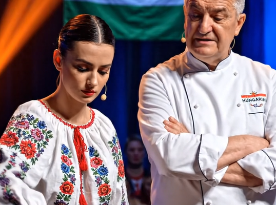 Egy francia szakács gúnyolódott egy fiatal mexikói nőn, amiért tűzifával főz… amíg meg nem kóstolta a nő anyajegyét, és el nem hitte…