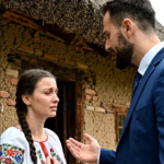 A milliomos egy elfeledett városban omlott össze, és a megmentőjeként szolgáló fiatal nő egy titkot rejtegetett, amely elpusztíthatja birodalmát.
